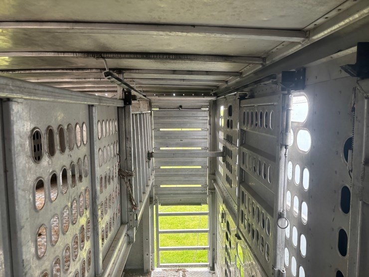 #2150-•-2017-barrett-53'-cattle-semi-trailer-image-46
