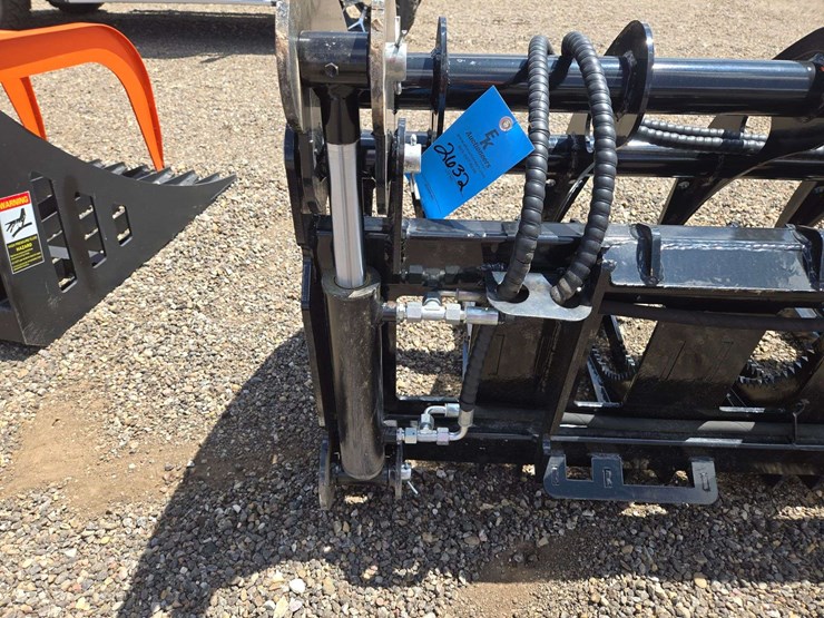 2026-skid-steer-quick-attach-(72")-curved-log-grabber-image-7