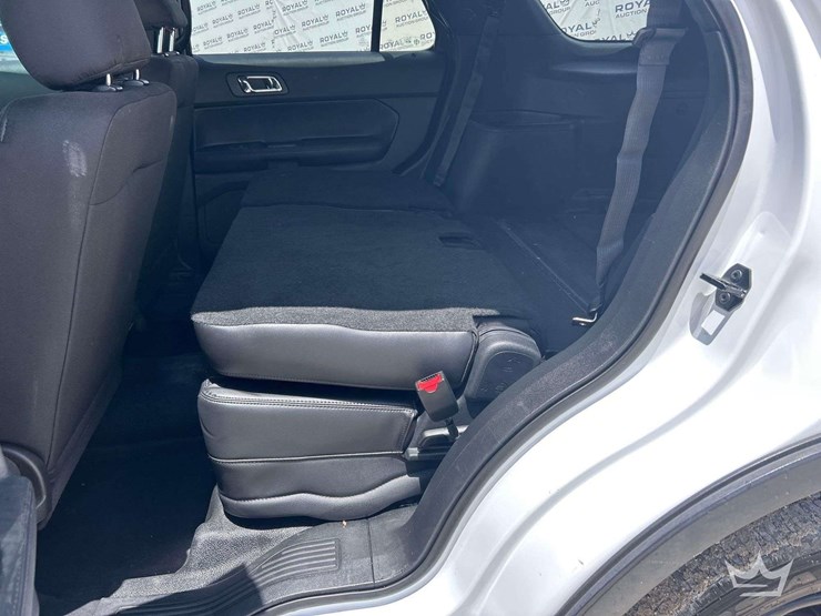 2016-ford-explorer-image-16