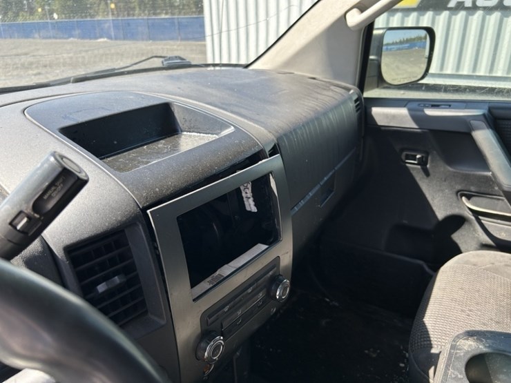 2012-nissan-titan-image-16