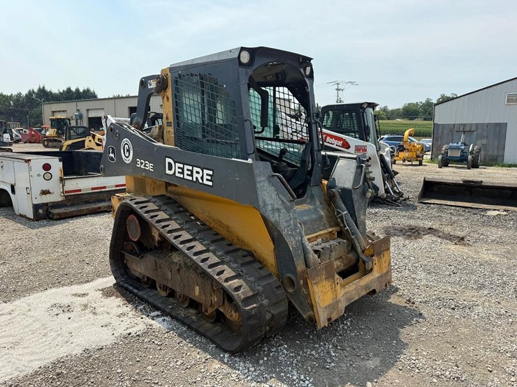 2016-deere-323e-image-6