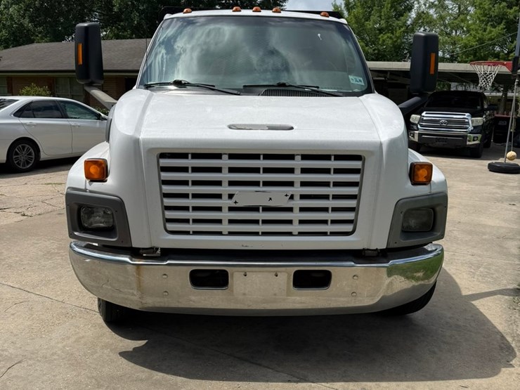 #1404-•-2006-gmc-6500-chip-box-truck-image-3