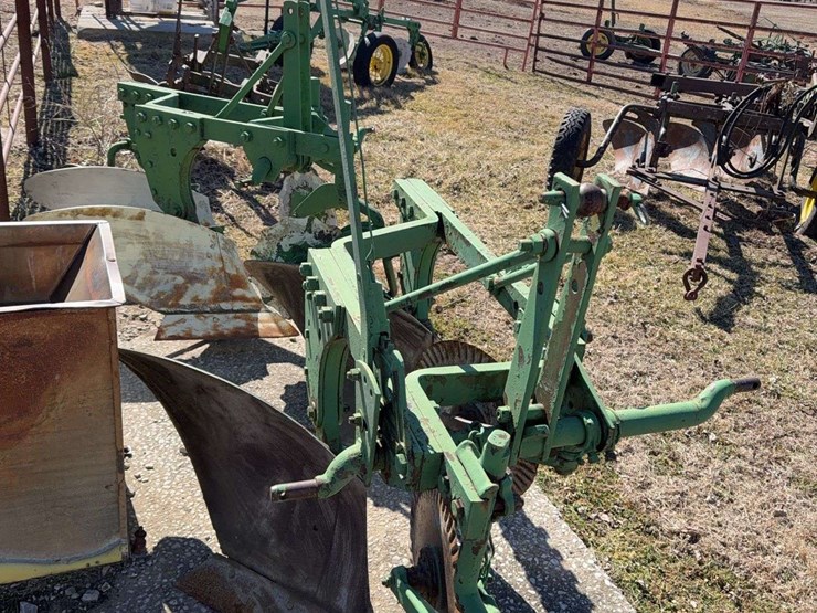 john-deere-three-point-two-bottom-plow-image-4