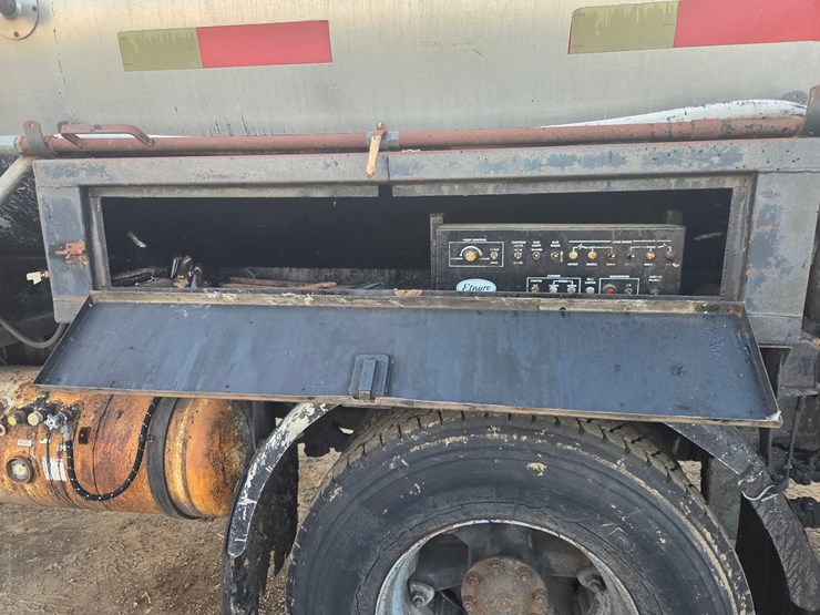 1991-ford-l8000-image-27
