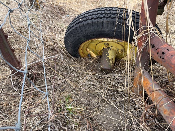 john-deere-pull-type-four-bottom-plow-image-22