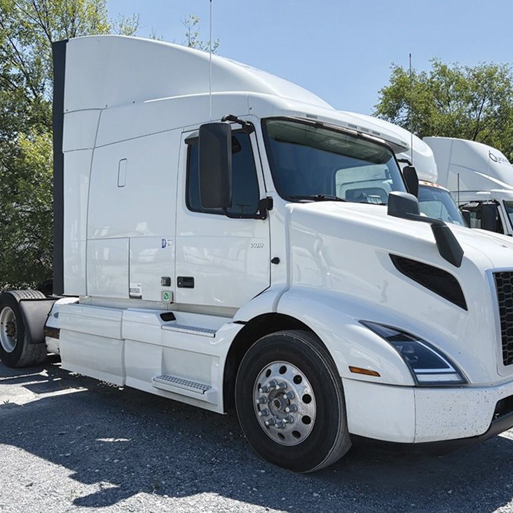 2020 VOLVO VNR640