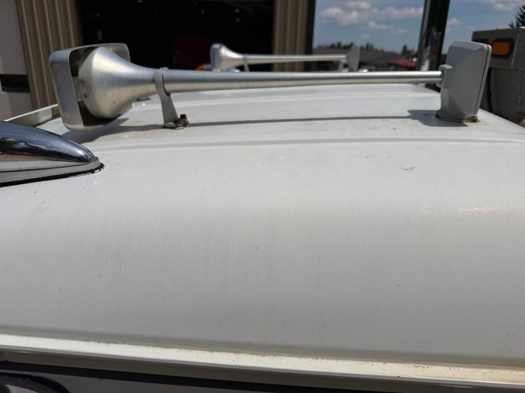 #1508-•-mack-day-cab-truck-tractor-image-43
