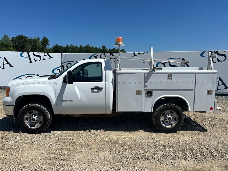 2011-chevrolet-2500-image-2
