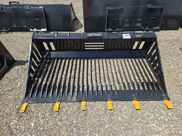 giyi-skid-steer-(66")-rock-bucket-image-2
