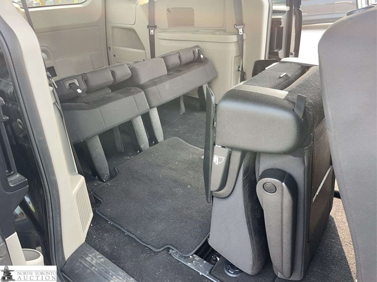 2018-dodge-grand-caravan-sxt-image-18