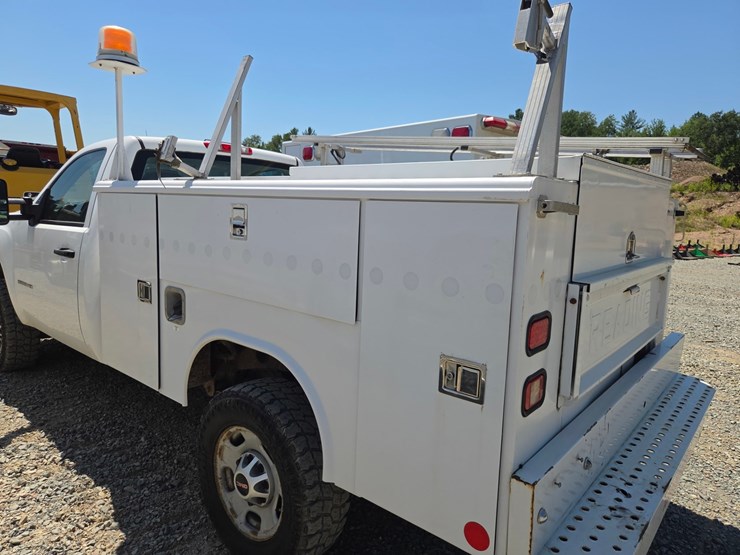 2011-chevrolet-2500-image-26