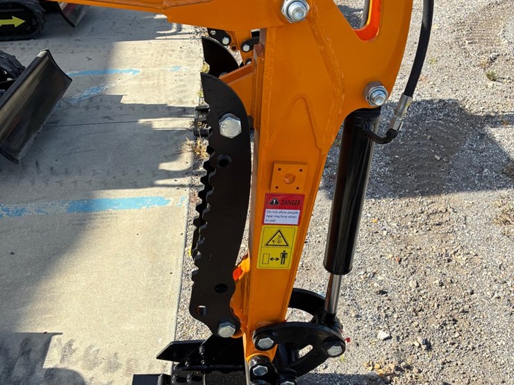 #9949-•-miva-va13-mini-excavator-image-3
