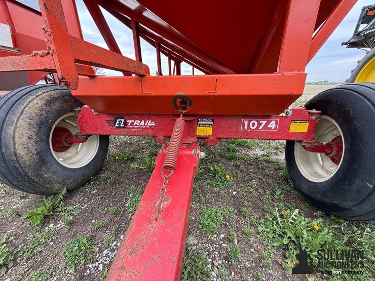 e-z-trail-275-bushel-gravity-wagon-image-10