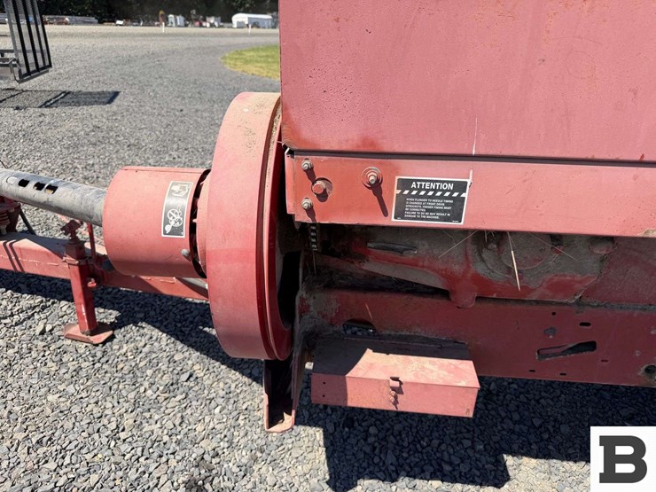1975-massey-ferguson-235-image-11