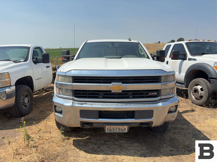2015-chevrolet-silverado-2500hd-image-2