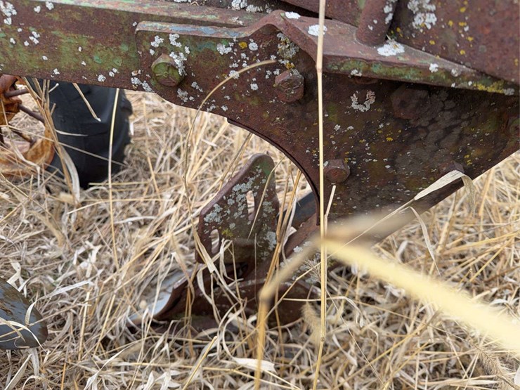 john-deere-pull-type-four-bottom-plow-image-27