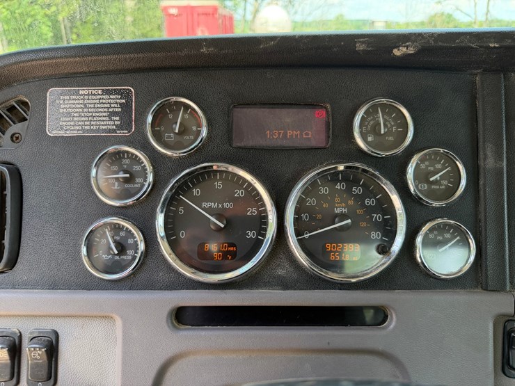 #1507-•-peterbilt-day-cab-truck-tractor-image-48