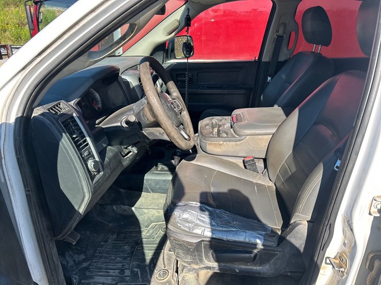 2017-dodge-3500-image-49