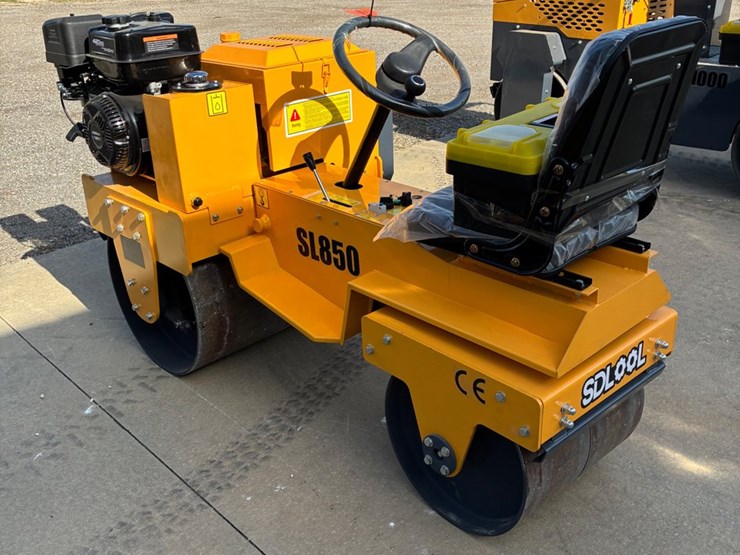 #9944-•-sl-850-vibratory-road-roller-image-2