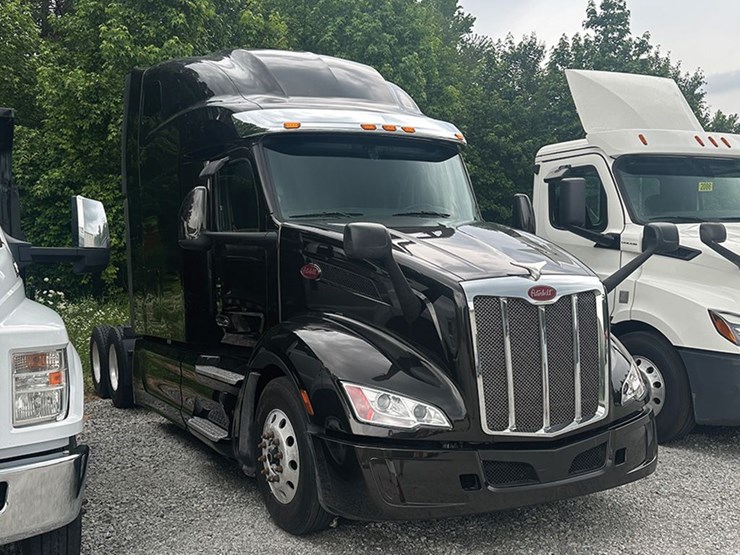 2025-peterbilt-579-image-2