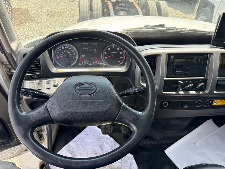 2018-hino-268-image-56