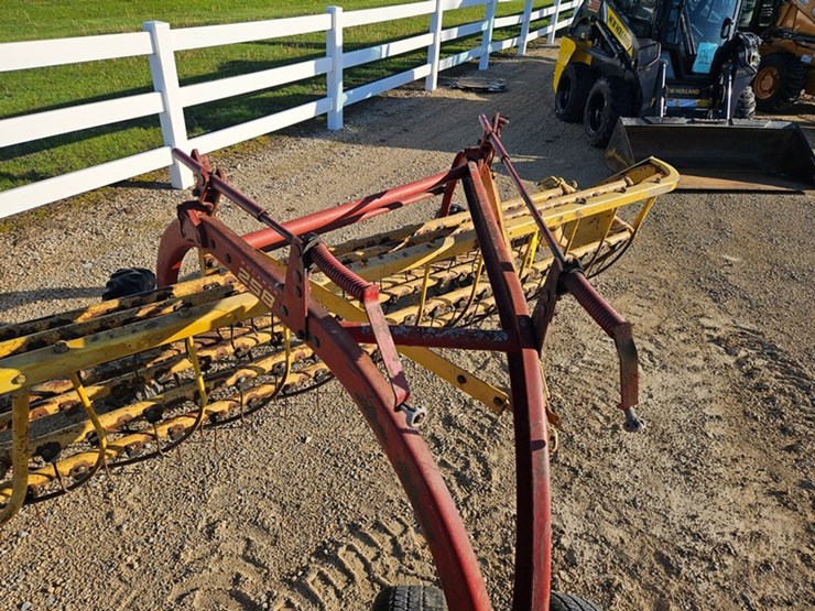 new-holland-258-image-10