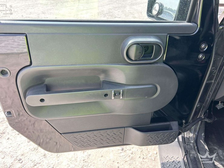 2008-jeep-wrangler-unlimited-sahara-image-11