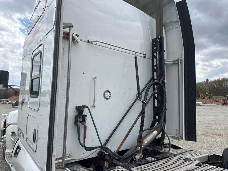 2014-kenworth-t660-image-16