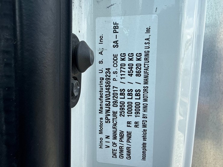 2018-hino-268-image-65