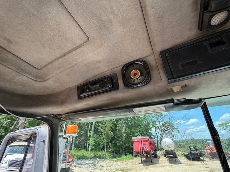 #1509-•-mack-day-cab-truck-tractor-image-66