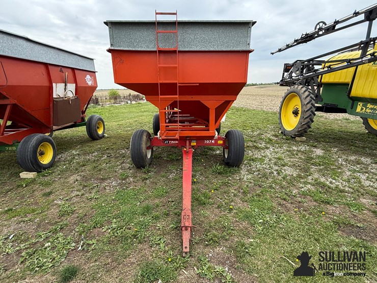 e-z-trail-275-bushel-gravity-wagon-image-2