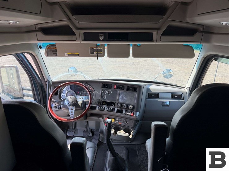 2016-kenworth-t680-image-47