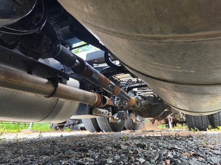 2019-peterbilt-579-image-33