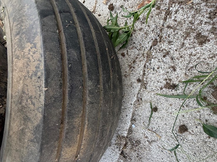 16.5l-16.1-tires-&-rims-image-19