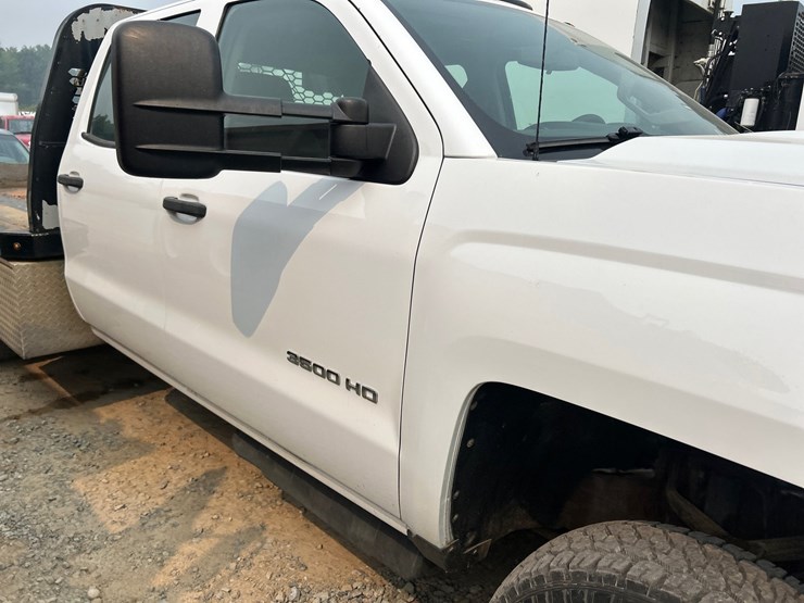 2019-chevrolet-silverado-3500hd-image-12