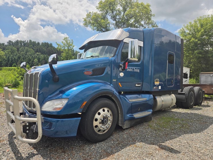 2019-peterbilt-579-image-1