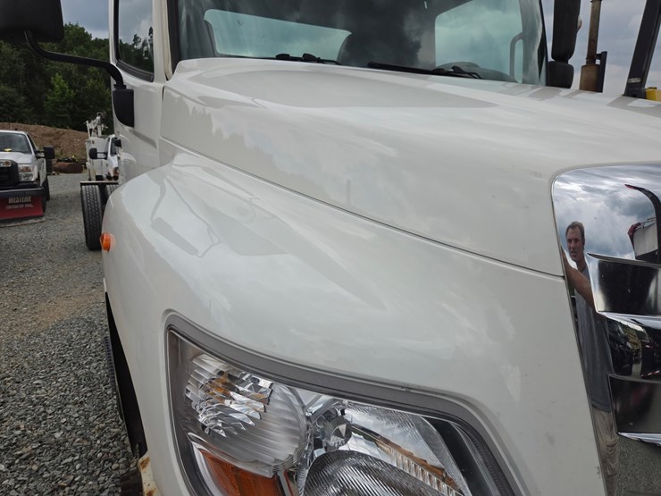 2013-hino-268-image-11