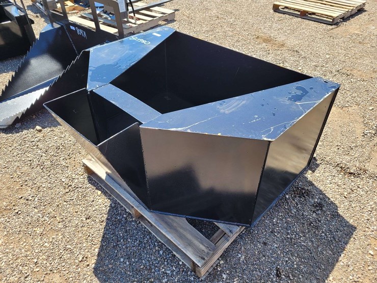 3/4-cy.-concrete-placement-bucket-image-2