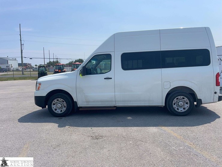 2020-nissan-nv2500hd-image-8