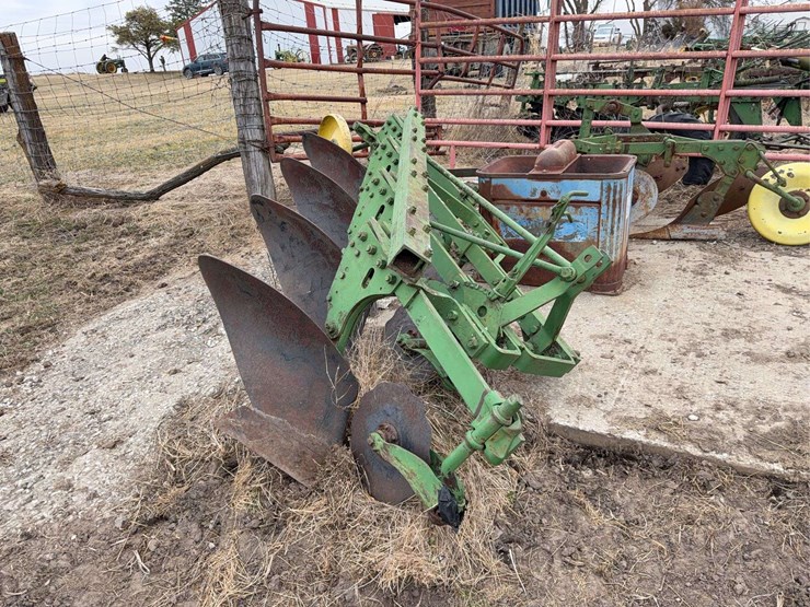 john-deere-three-point-four-bottom-plow-image-1