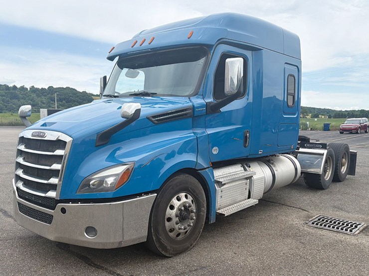 2020-freightliner-cascadia-126-image-1