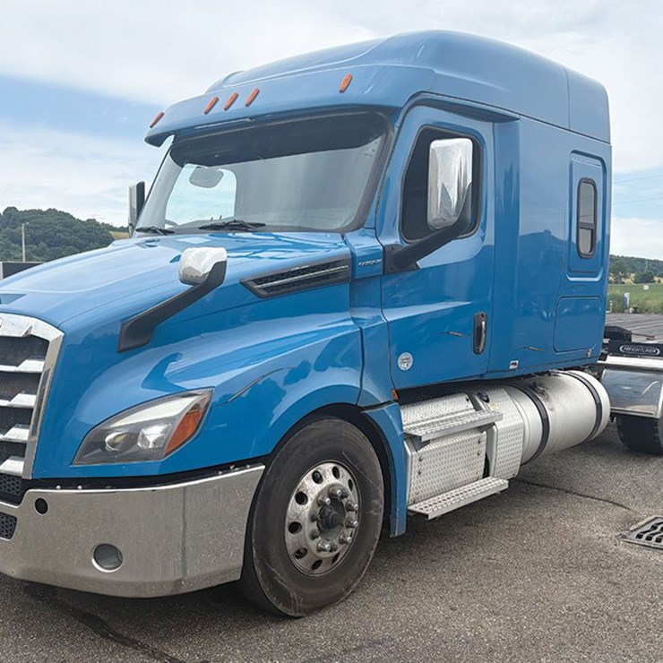 2020 FREIGHTLINER CASCADIA 126