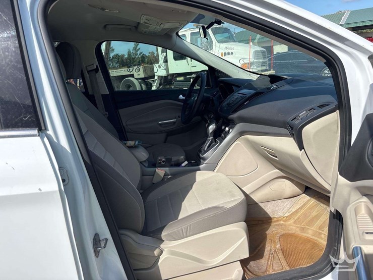 2013-ford-escape-image-16