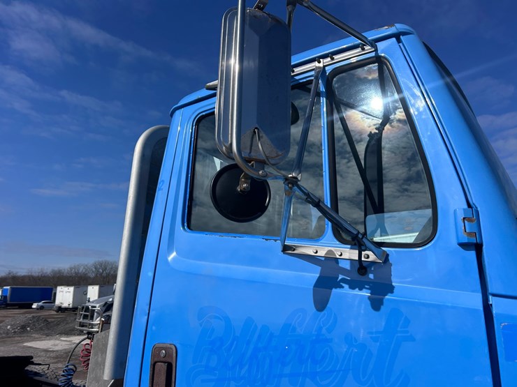 #1680-•-2003-freightliner-day-cab-truck-tractor-image-19
