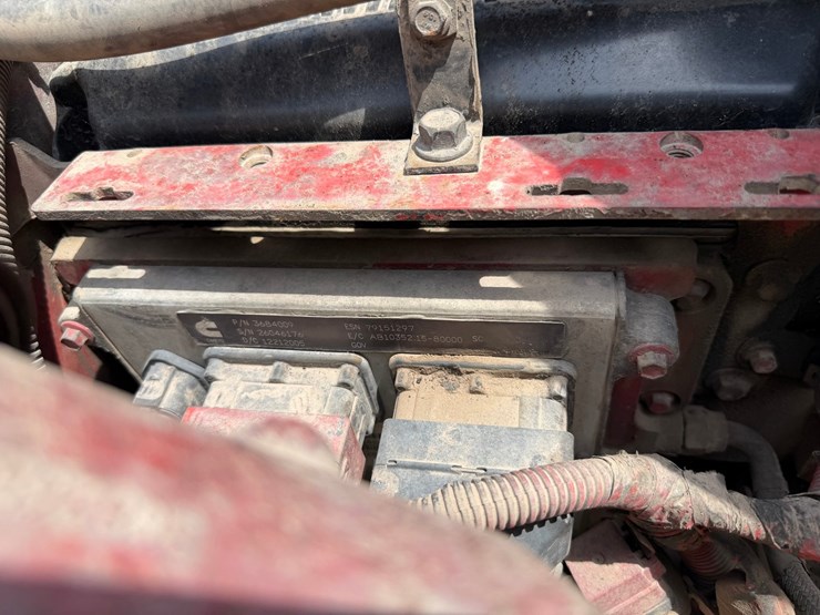 #1508-•-mack-day-cab-truck-tractor-image-2