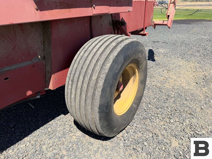 1975-massey-ferguson-235-image-12