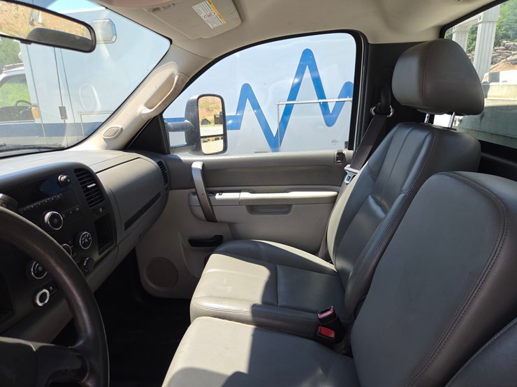 2011-chevrolet-2500-image-46
