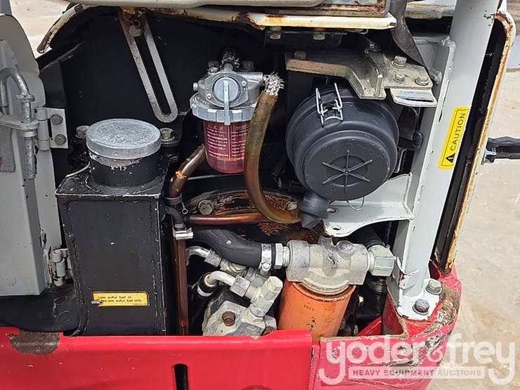 2017-takeuchi-tb210r-image-29