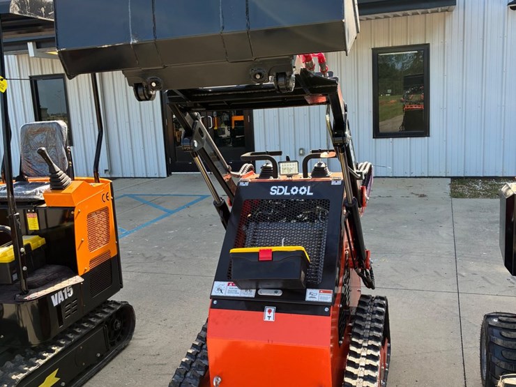 #9950-•-skid-steer-loader-image-2