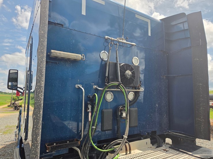 2019-peterbilt-579-image-21